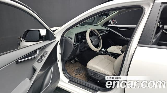 Kia Niro 2023 — Фото 10/20
