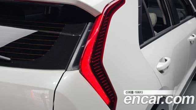 Kia Niro 2023 — ფოტო 27/32