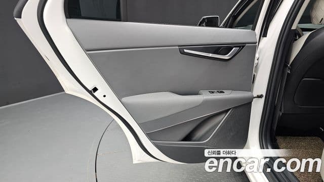Kia Niro 2023 — ფოტო 32/32