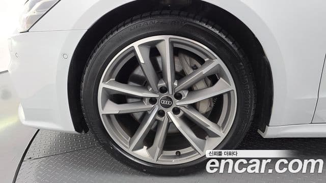 Audi A7 2021 — Photo 28/35