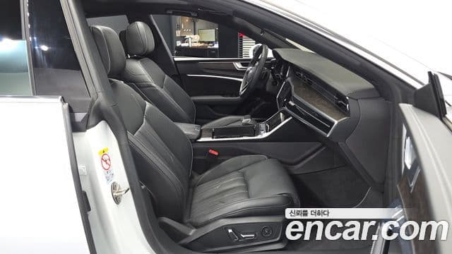 Audi A7 2021 — Photo 19/35