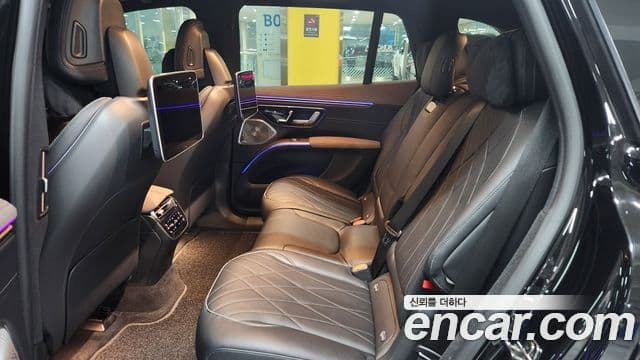 Mercedes-Benz EQS SUV 2023 — ფოტო 18/20