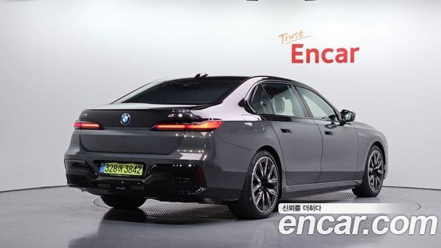 BMW i7 2025 — Photo 3/38