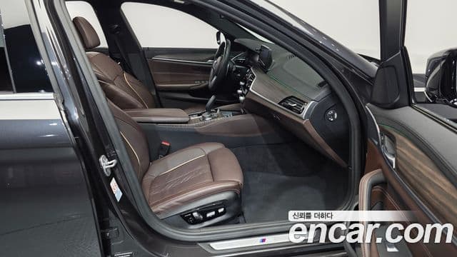 BMW 5 Series 2019 — Фото 11/20