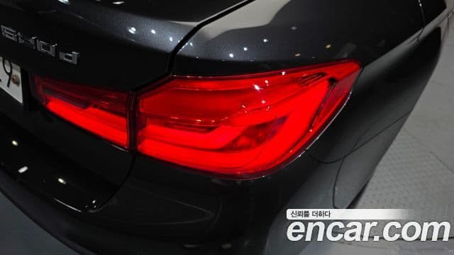 BMW 5 Series 2019 — Şəkil 22/30