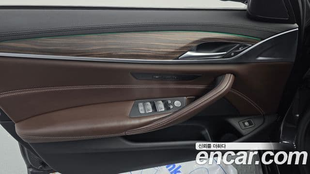 BMW 5 Series 2019 — Şəkil 4/30