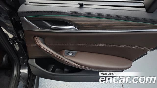 BMW 5 Series 2019 — Şəkil 2/30