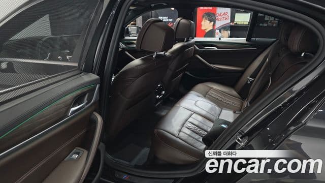 BMW 5 Series 2019 — Şəkil 6/30