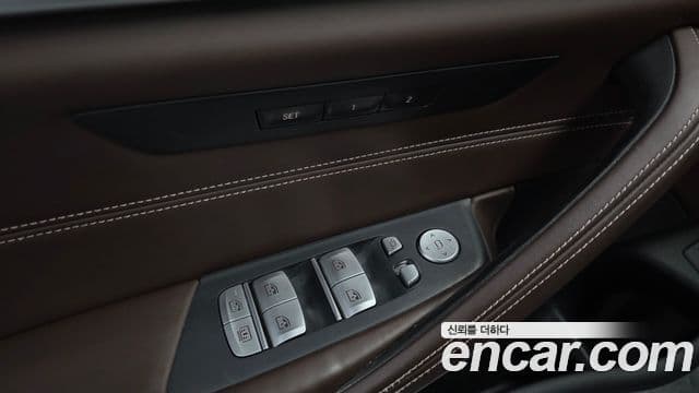 BMW 5 Series 2019 — Şəkil 28/30