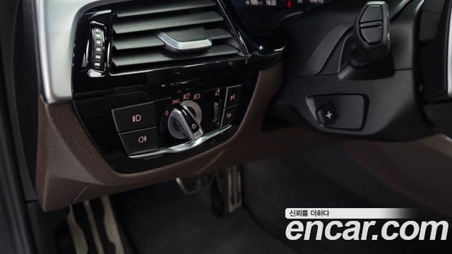 BMW 5 Series 2019 — Şəkil 9/30