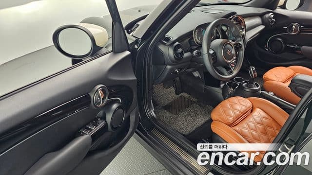 Mini Cooper 2022 — Şəkil 23/30
