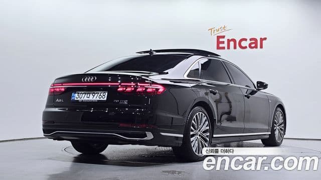Audi A8 2023 — Фото 2/20