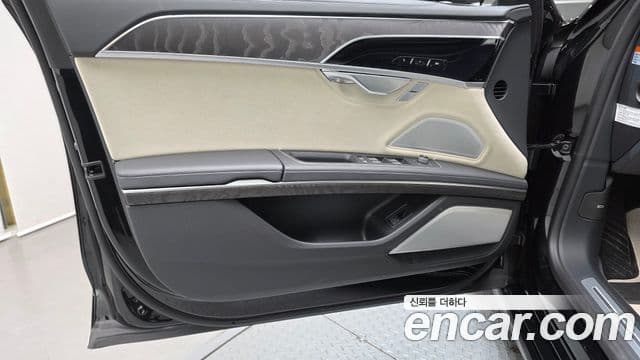 Audi A8 2023 — Photo 19/32