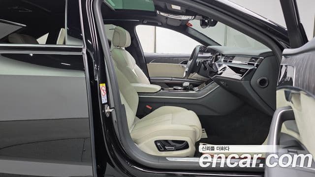 Audi A8 2023 — Photo 2/32