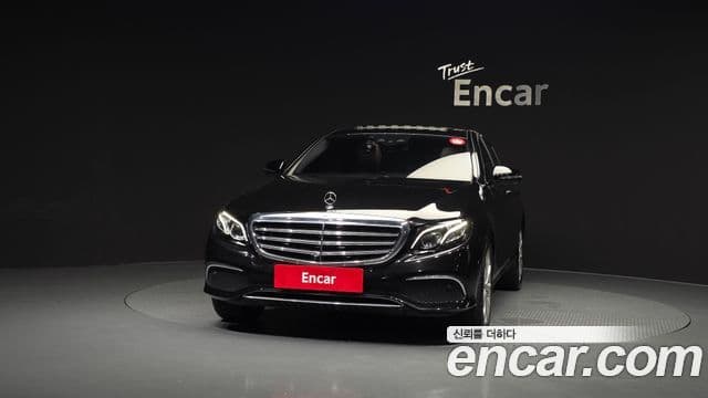 Mercedes-Benz E-Class 2018 — Photo 3/20