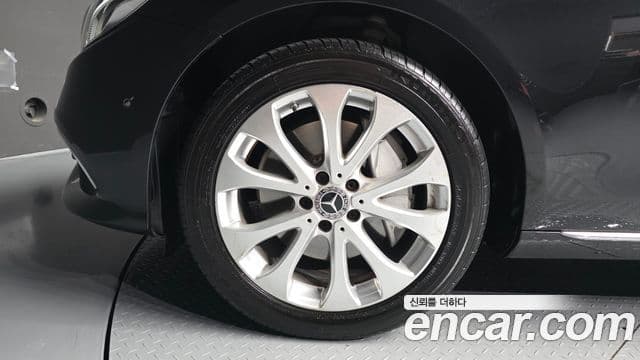 Mercedes-Benz E-Class 2018 — Photo 20/20