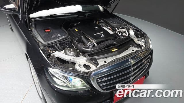 Mercedes-Benz E-Class 2018 — Photo 5/20