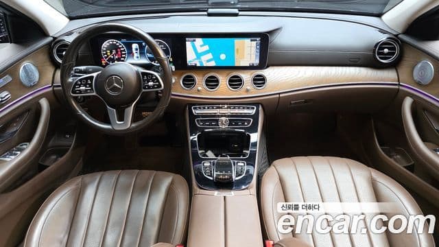 Mercedes-Benz E-Class 2018 — Photo 12/20