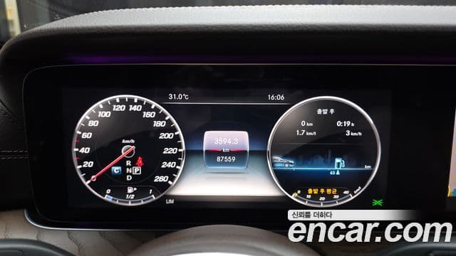 Mercedes-Benz E-Class 2018 — Photo 19/20