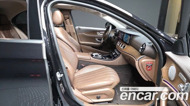 Mercedes-Benz E-Class 2018 — Photo 18/20