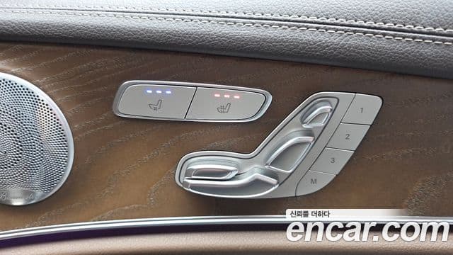 Mercedes-Benz E-Class 2018 — Photo 1/20