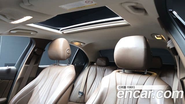 Mercedes-Benz E-Class 2018 — Photo 17/20