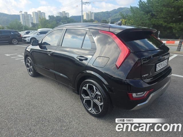 Kia Niro 2022 — Фото 1/20