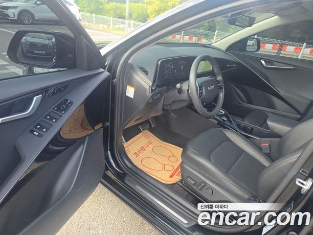 Kia Niro 2022 — Фото 10/20