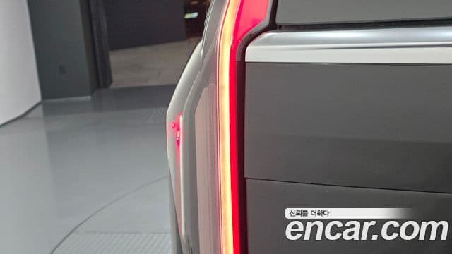 Cadillac Escalade 2021 — Photo 18/33