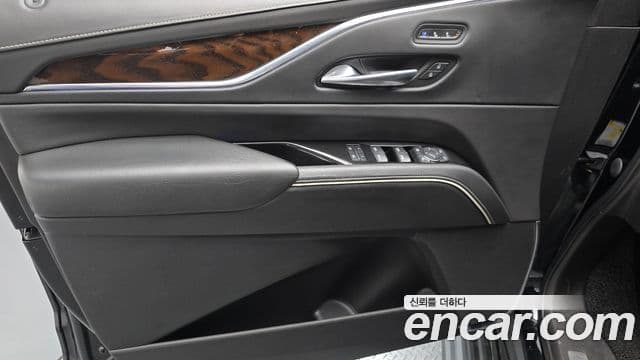 Cadillac Escalade 2021 — Photo 26/33