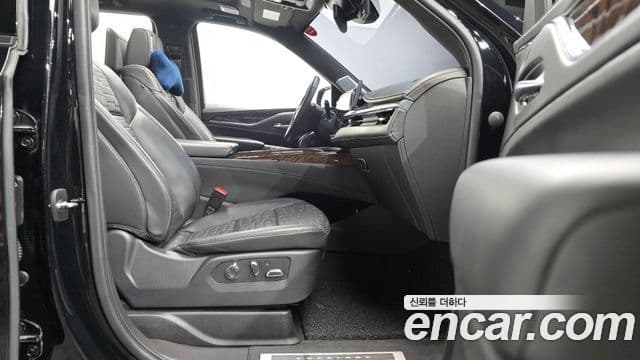 Cadillac Escalade 2021 — Photo 31/33