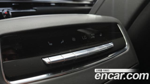 Cadillac Escalade 2021 — Photo 28/33