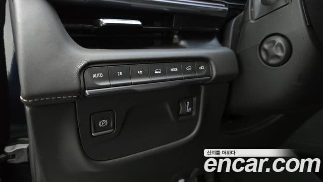 Cadillac Escalade 2021 — Photo 21/33