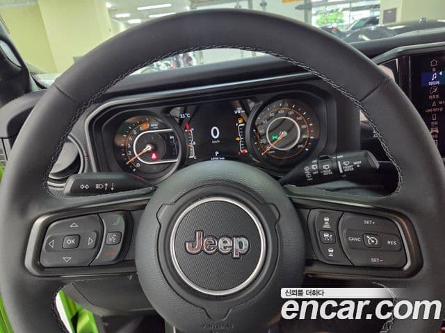 Jeep Wrangler 2025 — Фото 13/20