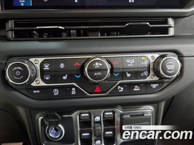 Jeep Wrangler 2025 — Фото 14/20