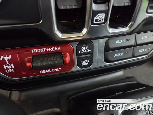 Jeep Wrangler 2025 — Фото 16/20