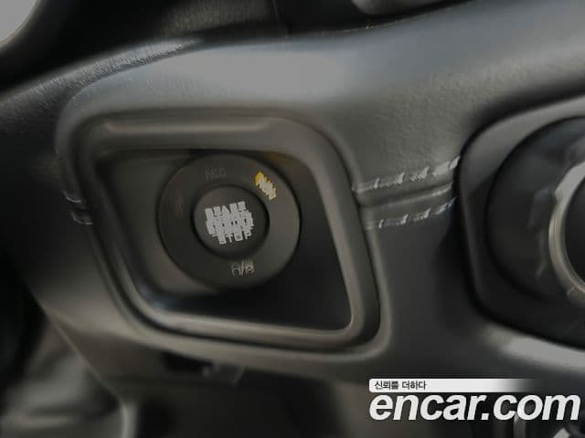 Jeep Wrangler 2025 — Фото 19/20