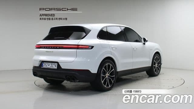Porsche Cayenne 2025 — ფოტო 11/20