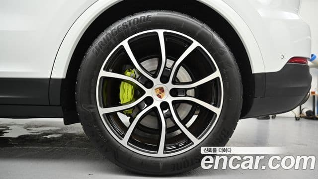 Porsche Cayenne 2025 — ფოტო 6/20