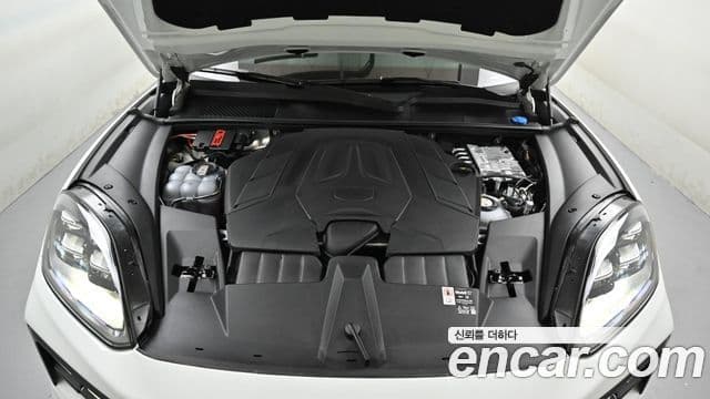 Porsche Cayenne 2025 — ფოტო 4/20