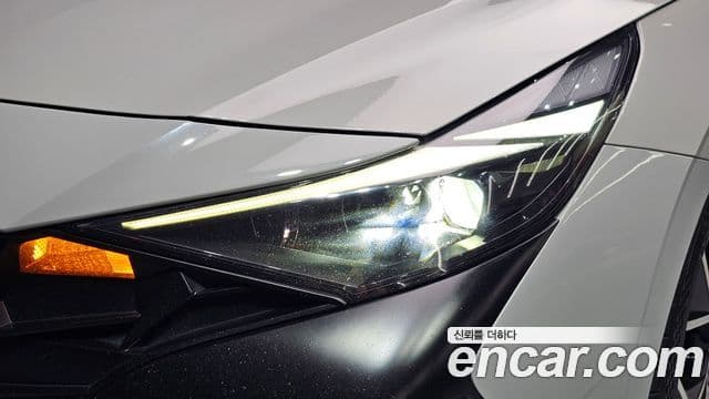 Hyundai The New Avante Hybrid 2022 — Photo 16/37