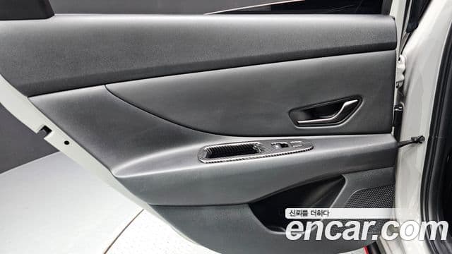 Hyundai The New Avante Hybrid 2022 — Photo 14/37