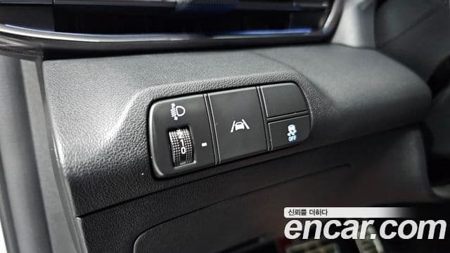 Hyundai The New Avante Hybrid 2022 — Photo 9/37