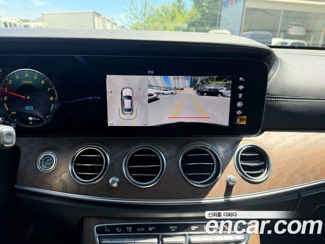 Mercedes-Benz E-Class 2021 — Фото 9/20