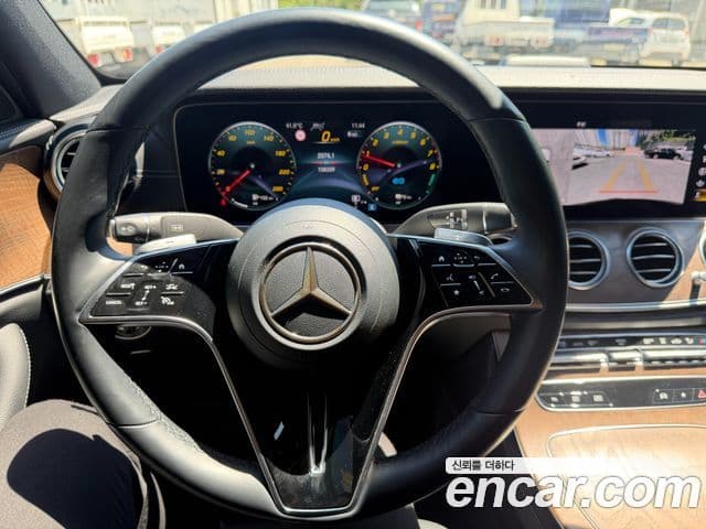 Mercedes-Benz E-Class 2021 — Фото 11/20