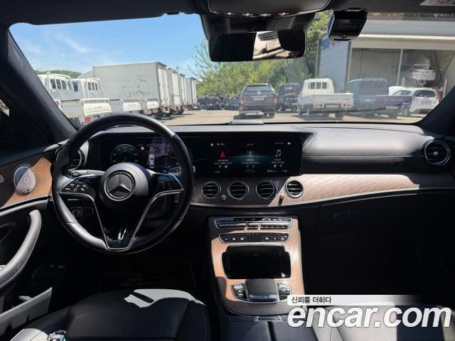 Mercedes-Benz E-Class 2021 — Фото 12/20