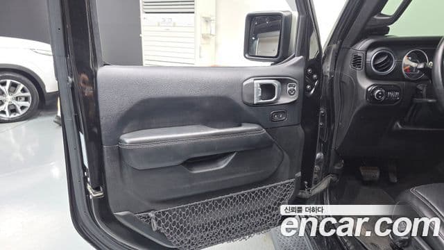 Jeep Wrangler 2018 — Photo 12/31