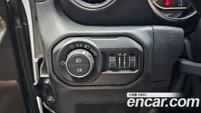 Jeep Wrangler 2019 — Photo 17/31
