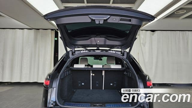 Land Rover Range Rover Velar 2019 — Şəkil 11/20