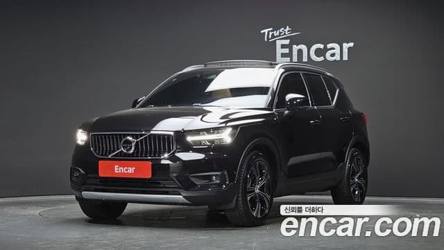 Volvo XC40 2019 — Фото 1/20